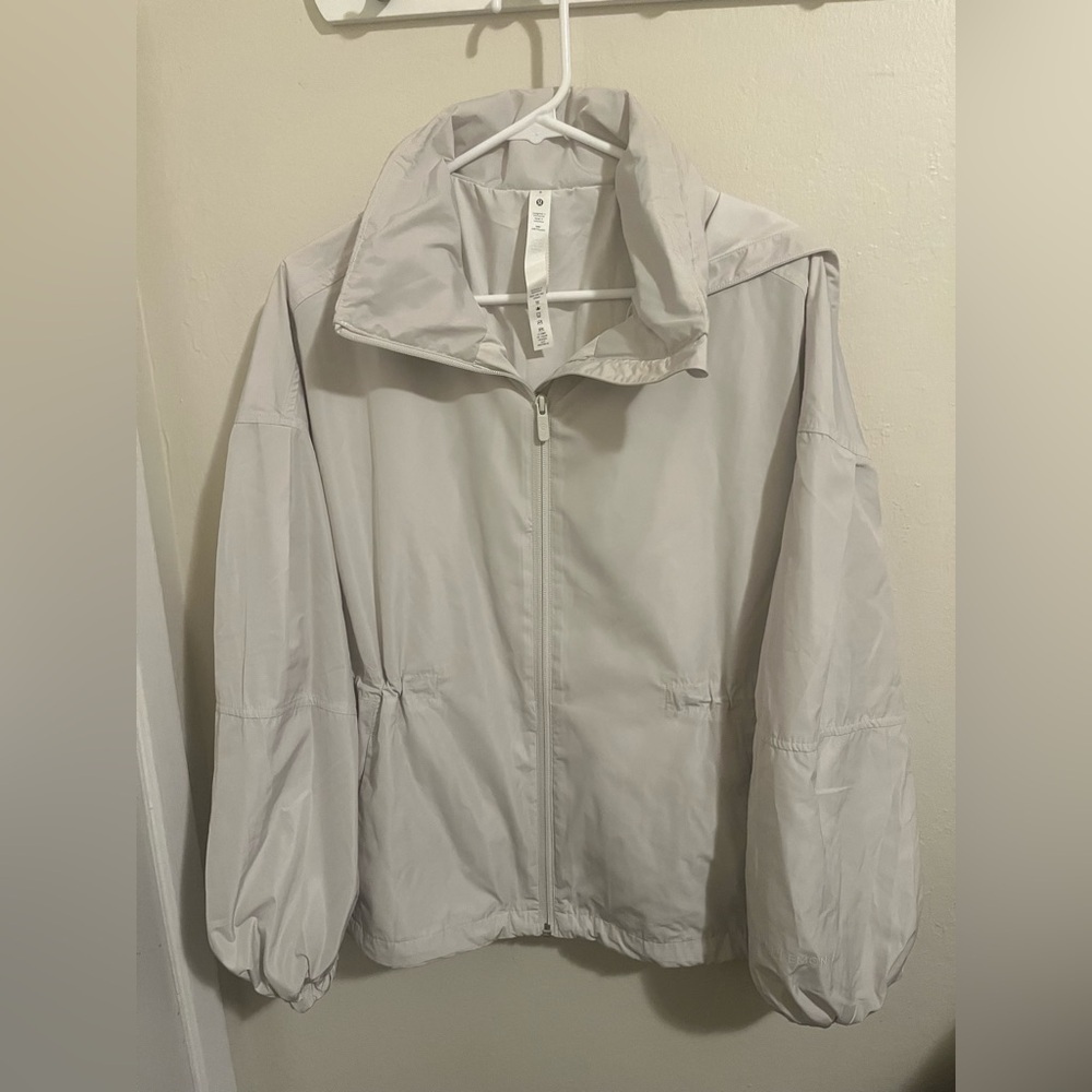 🍋Lululemon light weight cinch waist jacket bone color size 6